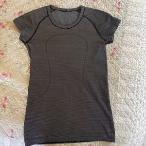 Striped swiftly tech 2.0 size 4